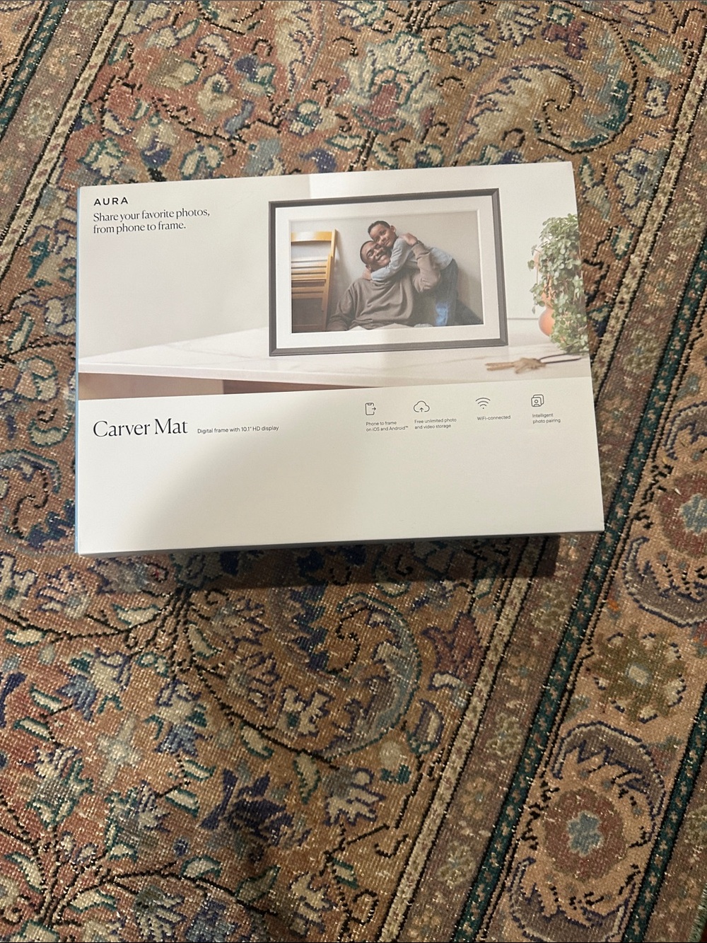 Aura Carver Mat Digital Photo Frame in White and Gray